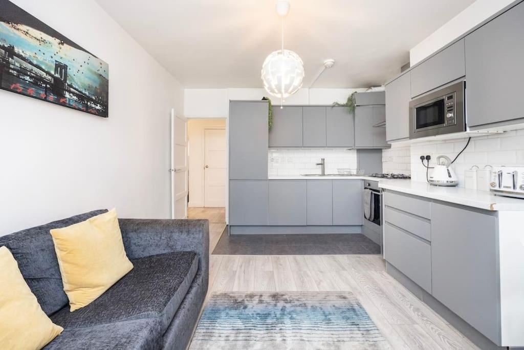 Modernised 3 Bed Pad Near Trendy Shoreditch Ground Floor With Balcony Appartamento *