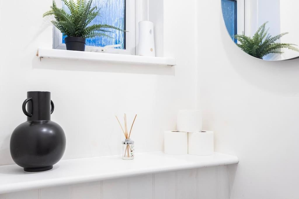 Modernised 3 Bed Pad Near Trendy Shoreditch Ground Floor With Balcony Londra
