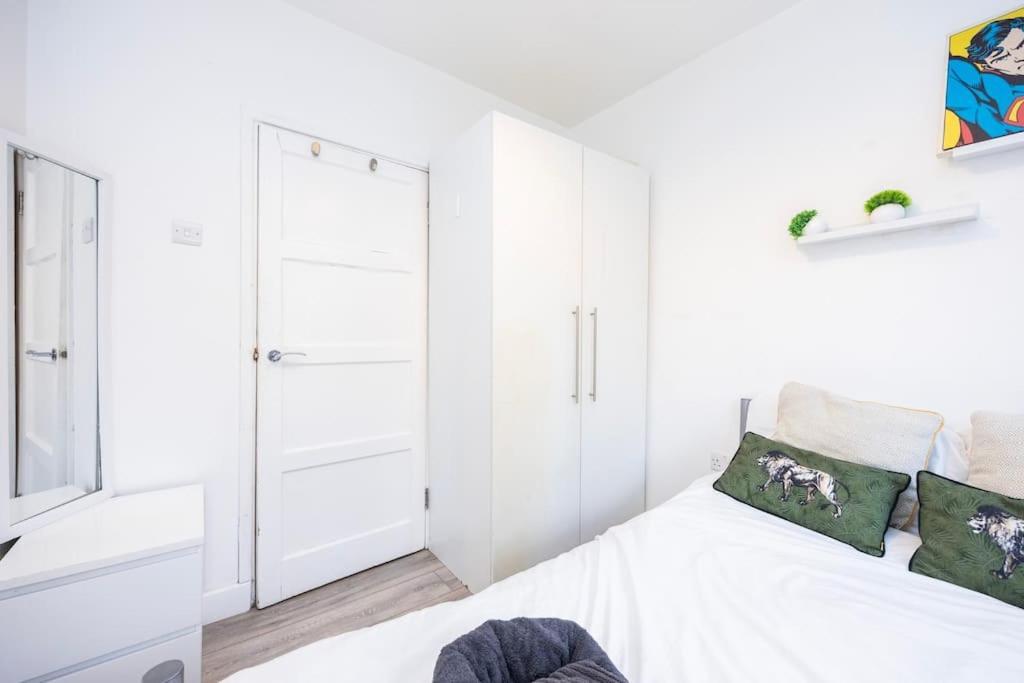 Modernised 3 Bed Pad Near Trendy Shoreditch Ground Floor With Balcony Appartamento *